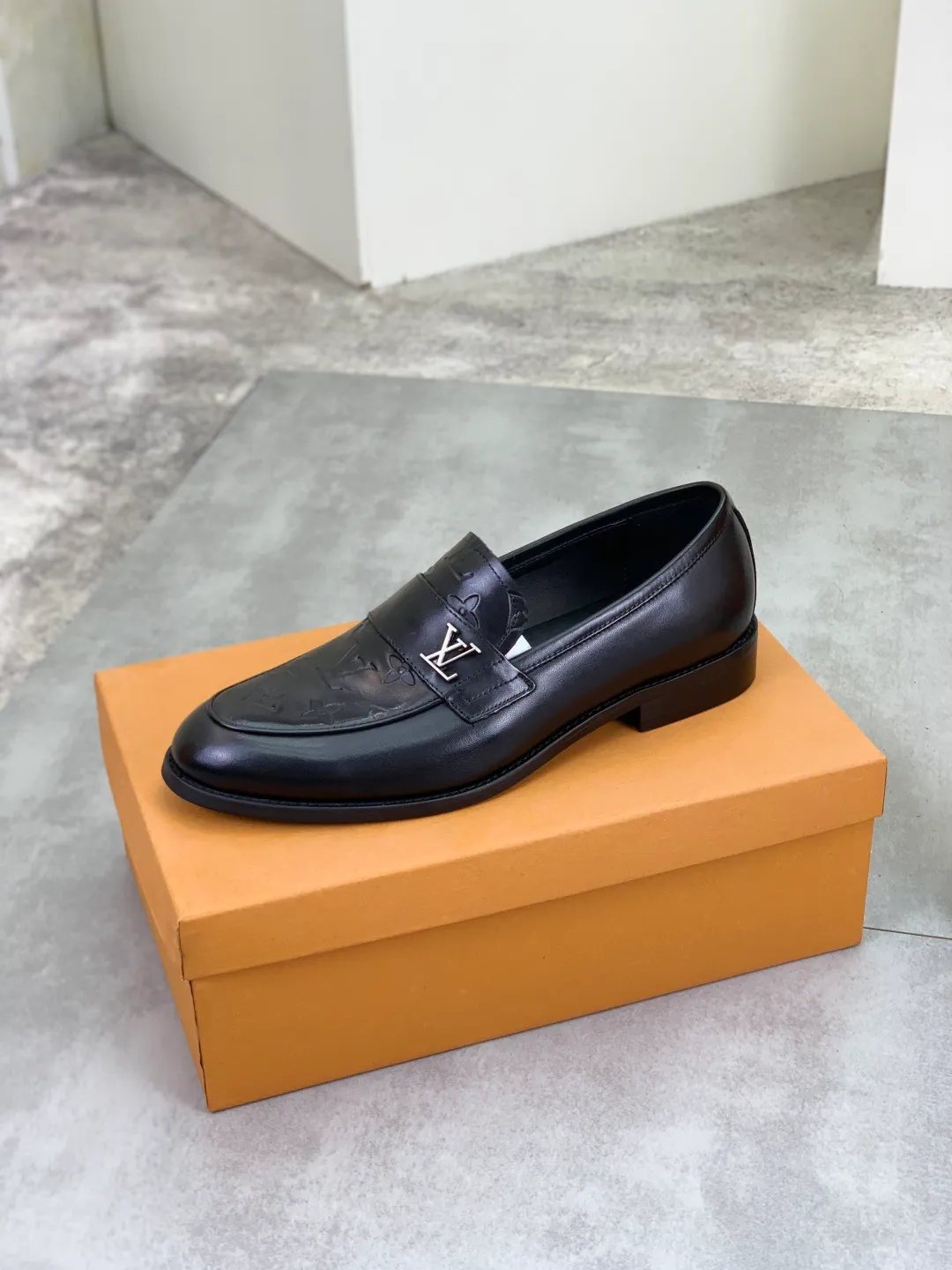 Men's Men's Shoes 💰P420 [New Style] 💰Yangli💎💎💎[Louis Vuitton] LV high-end men's formal business leather shoes, original order 1:1! Original imported calfskin, original metal buckle, imported sheepskin lining for feet, original outsole, men's shoe size: 39-45 (38.46 customized) black optional
